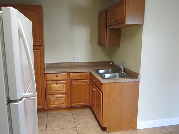 5th image of 9955 Palmetto Ave #B