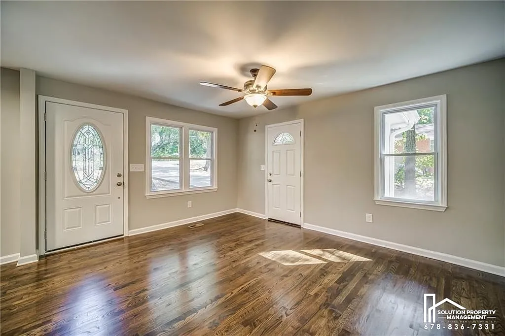 3 bed, 978 sqft, $1,395 — Photo 2