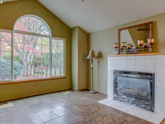 4th image of 1183 SE Pine Ct