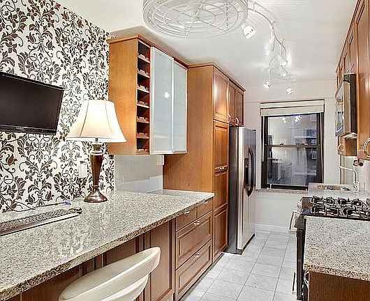 5th image of 415 Grand St APT 1007