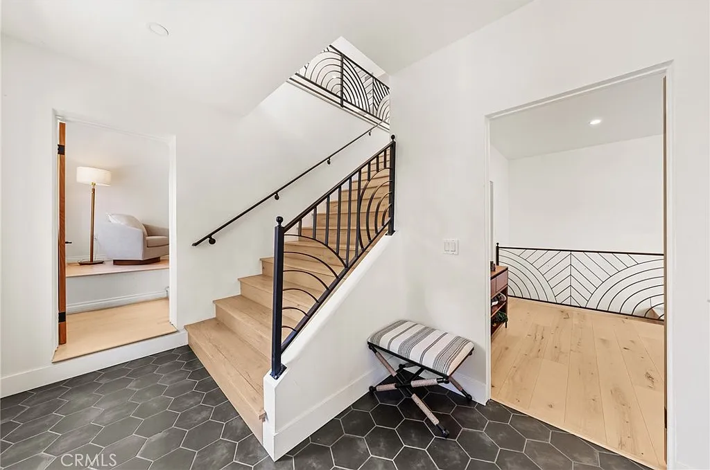 5 bed, 3.5 bath, 3648 sqft, $9,000 — Photo 3