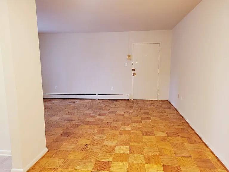 Twelve Oaks Apartments — Photo 15
