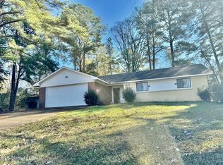 123 Fairoaks Dr, Jackson, MS 39212