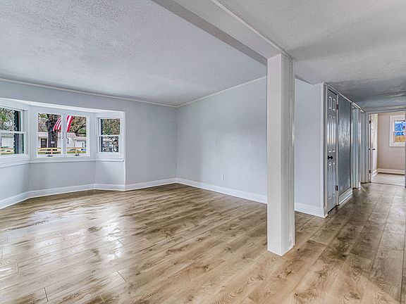 4th image of 724 N 46th Ave