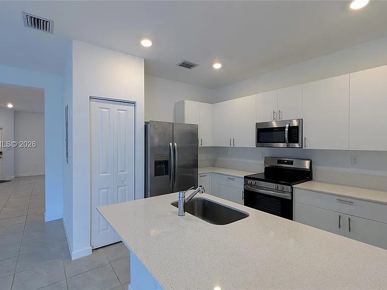 11811 SW 247th Ter #11811 — Photo 4