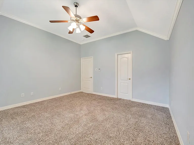 2421 Baycrest Dr — Photo 24