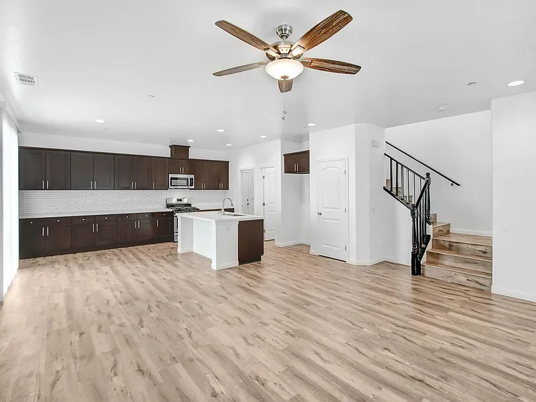 504 Villa Way — Photo 4