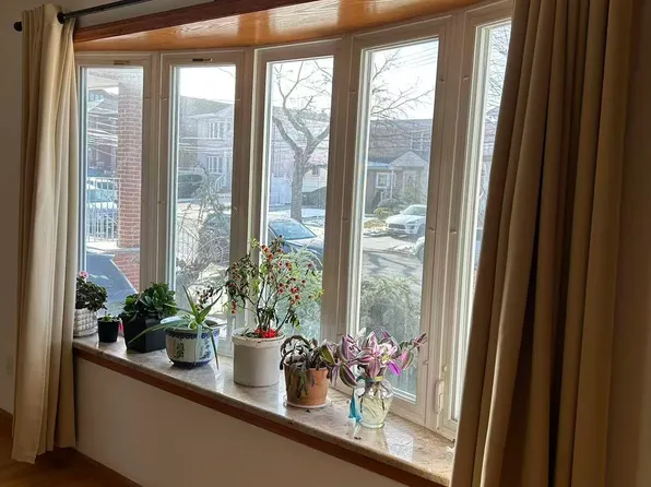 6425 231st St #1F, Oakland Gardens, NY 11364