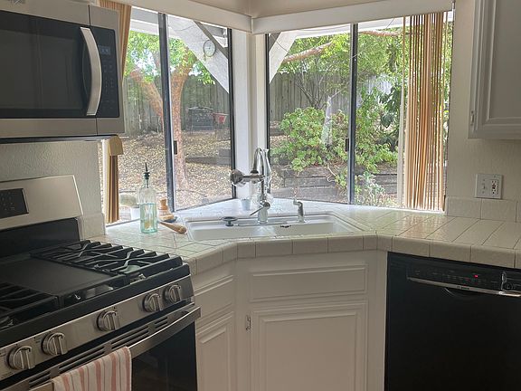 4th image of 1039 Vista Del Brisa