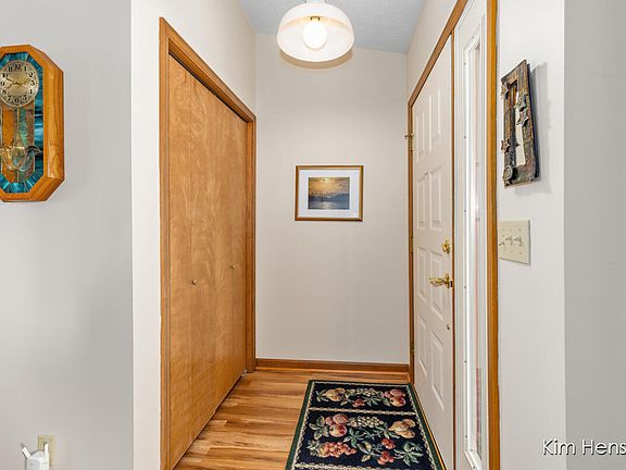 4th image of 7039 Crescenda Dr NE