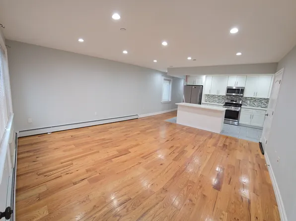 11714 197th St Floor 1, Saint Albans, NY 11412