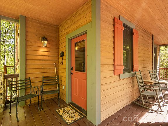 5th image of 83 Allspice Ct