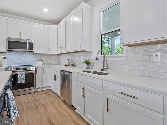 3rd image of 45714 N Maxine Way