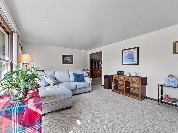 5th image of 156 W Highland Dr