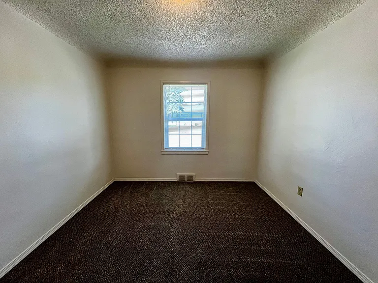 2608 Bonnie Doon Ave — Photo 9