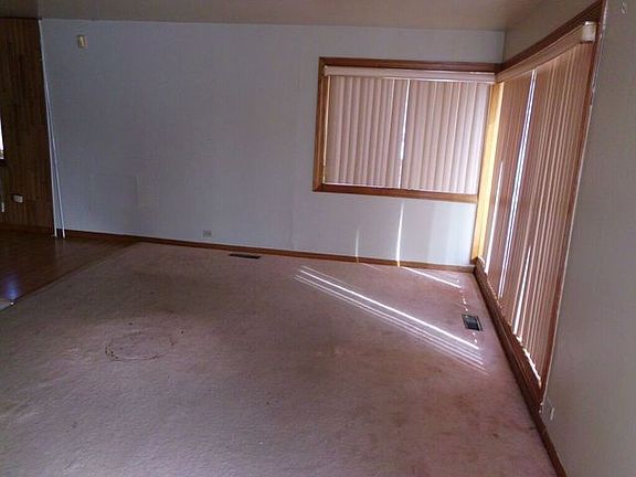 2nd image of 50 Sauk Trl