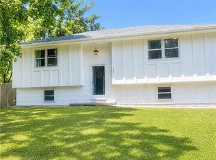 402 Clinton St, Lathrop, MO 64465