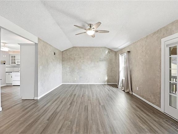 4th image of 5403 Hazen Ave