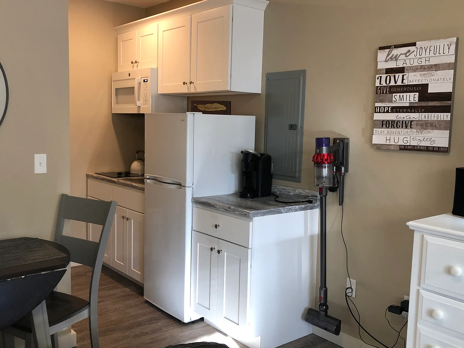 Studio, 350 sqft, $1,600 — Photo 3