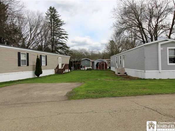 37 Brookside Estates Dr, Jamestown, NY 14701