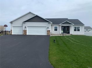 7038 Cattlemans Crossing Rd, Cicero, NY 13039