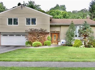 243 Broadfield Rd, New Rochelle, NY 10804