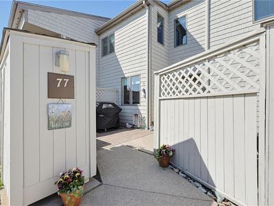 77 Windward Ln, Bristol, RI, 02809
