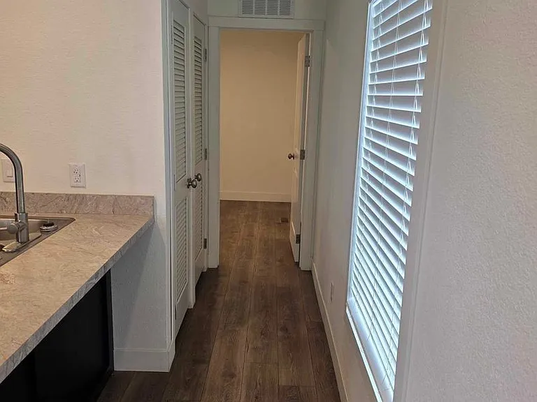 350 N 300 E #5 — Photo 9