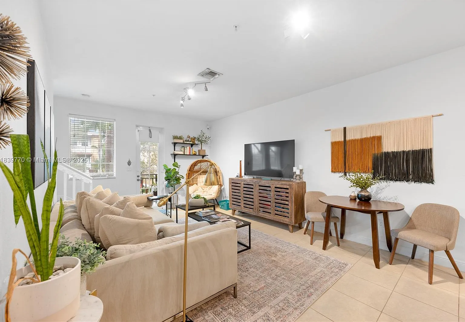 3 bed, 3.5 bath, 1698 sqft, $3,025 — Photo 3