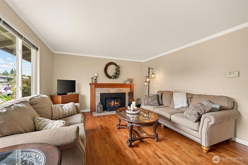 4th image of 21016 78th Avenue W
