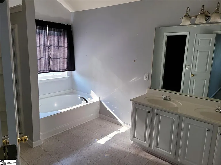 206 Chartwell Dr — Photo 15