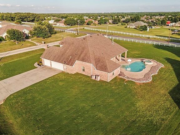 3rd image of 3716 Vista North Dr
