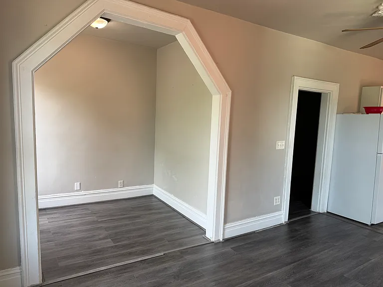 306 W Locust St #3 — Photo 2