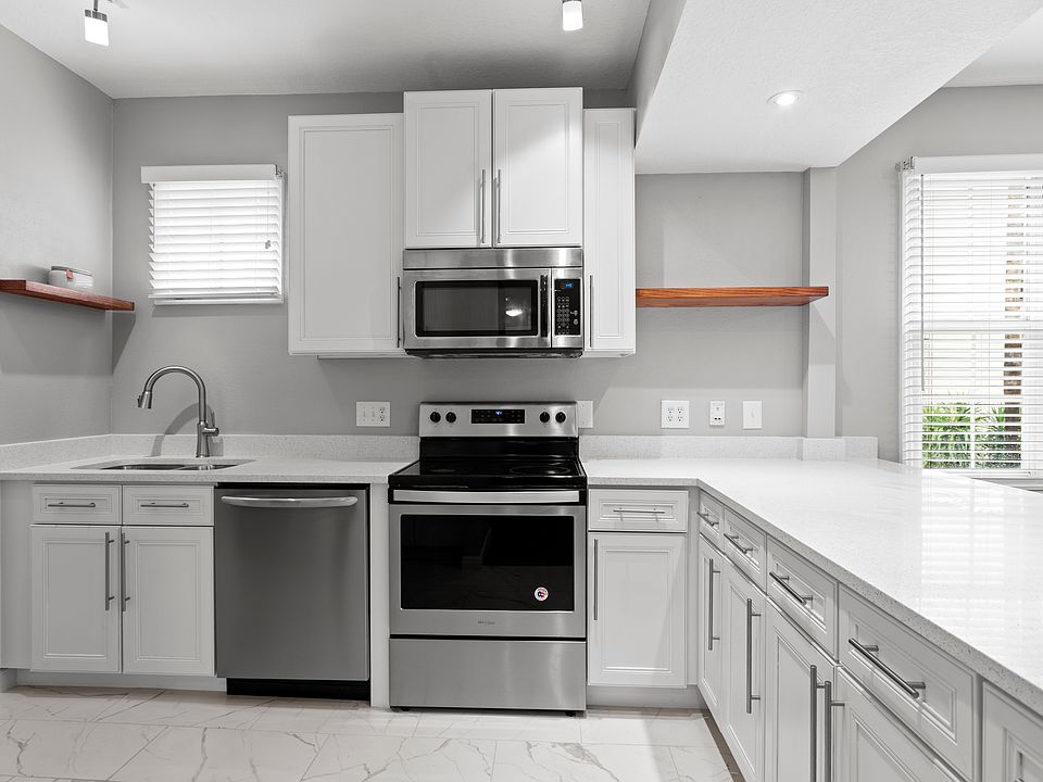 Open Kitchen great for entertaining