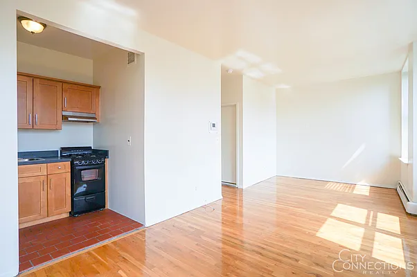 Rented by City Connections Realty | media 10