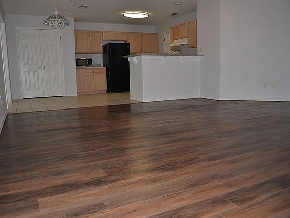 3rd image of 101 Creekside Dr