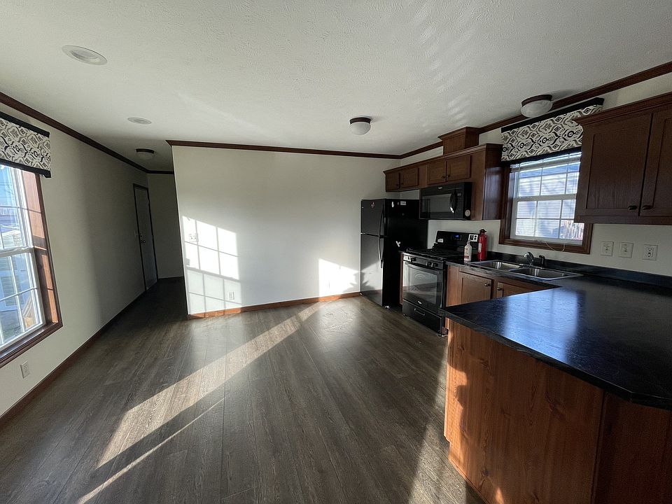 2nd image of 4925 Genesse St #434S