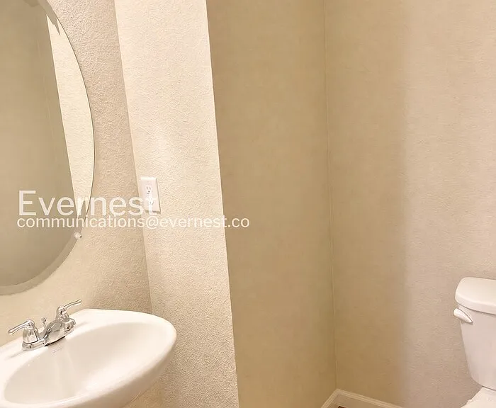 9086 E Phillips Ln — Photo 8