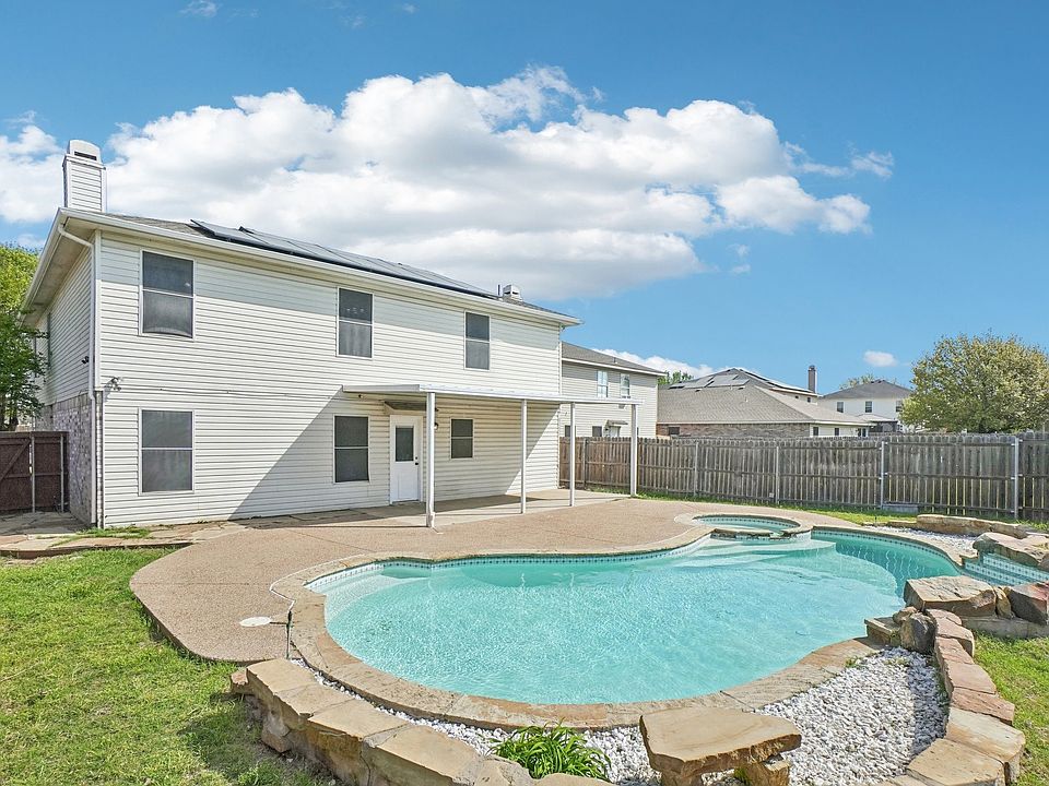1st image of 2304 Red Oak Dr