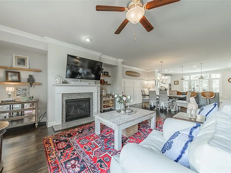 690 Arklow Dr — Photo 12