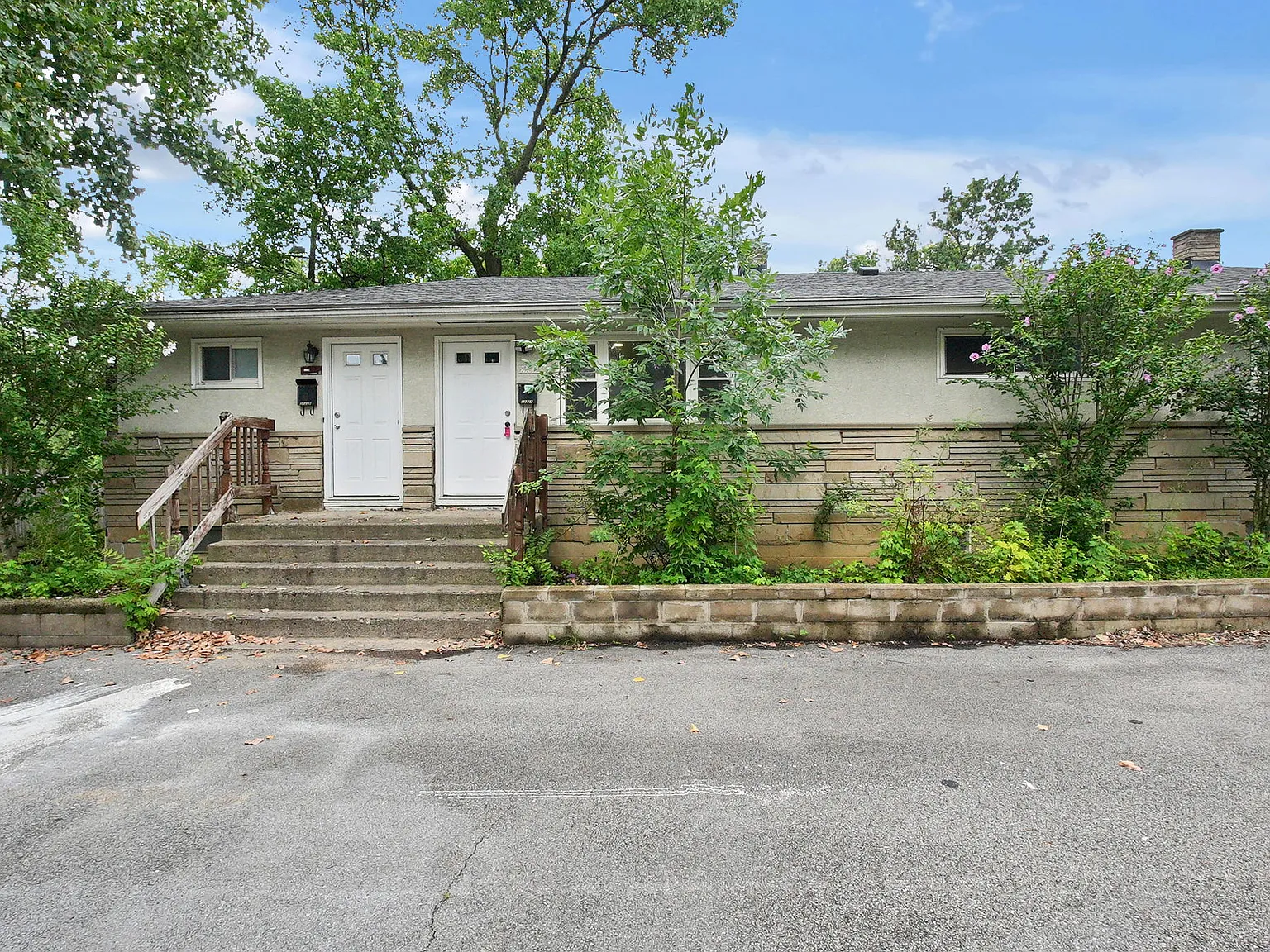2 bed, 700 sqft, $1,100 — Photo 1