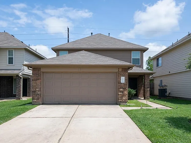 Pia Dr — Photo 1