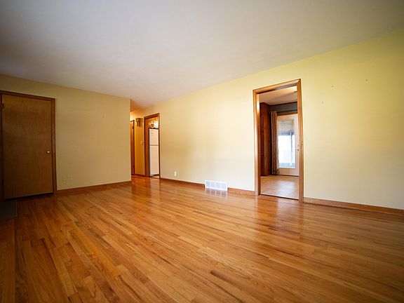 5th image of 418 South Dr