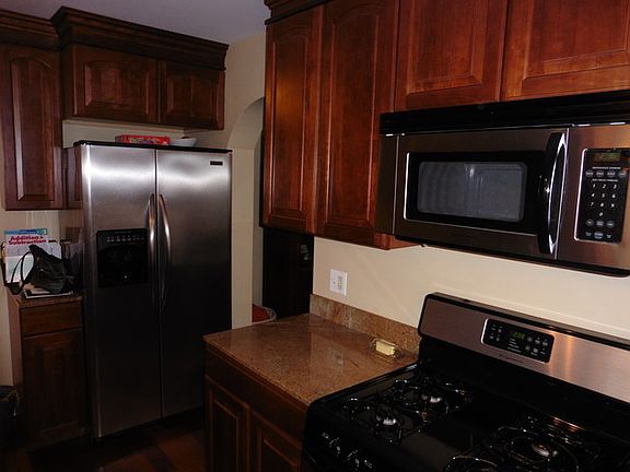 5th image of 125 Wellington Ave