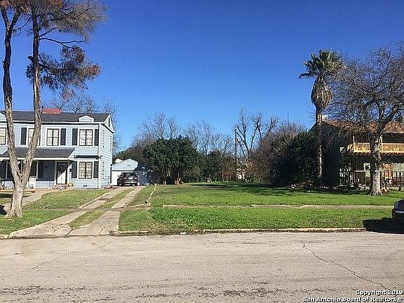 3rd image of 2237 W Mistletoe Ave