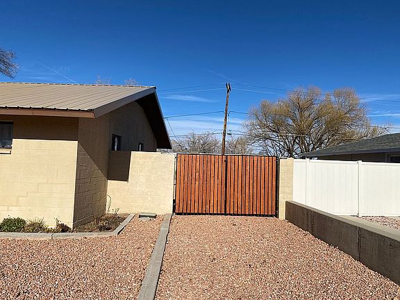 Extra driveway w/gate