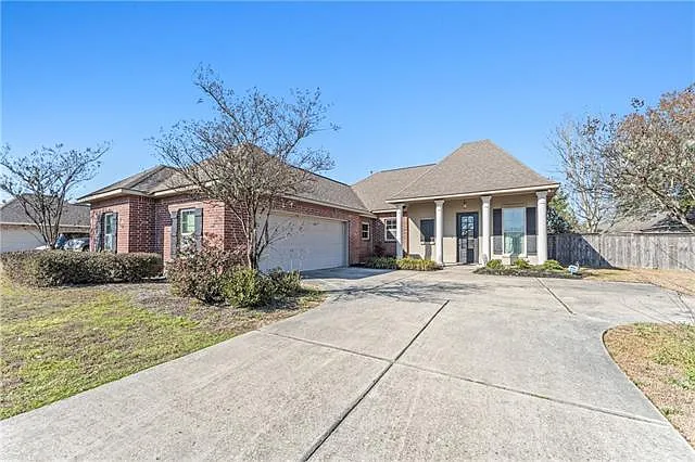 3 bed, 2.0 bath, 2231 sqft, $2,300 — Photo 1