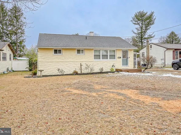 184 E Linden St, Clayton, NJ 08312