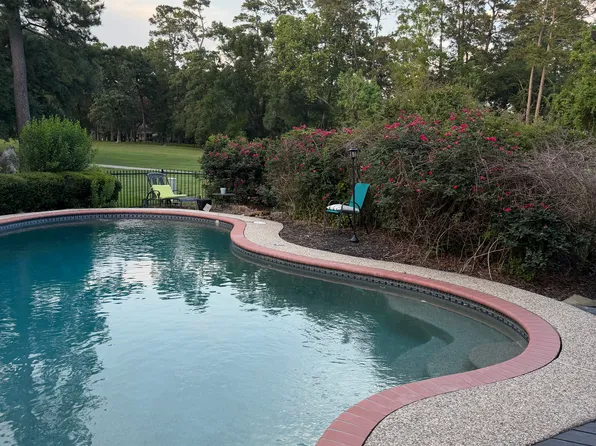 669 Ravensworth Dr, Conroe, TX 77302