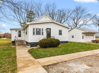 907 Walnut St, Hillsboro, IL 62049